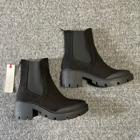 Women Chelsea Boots - Picture 2 of 3